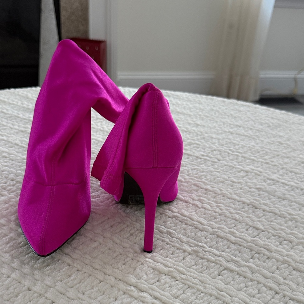 Chic Fuchsia Stiletto Heels